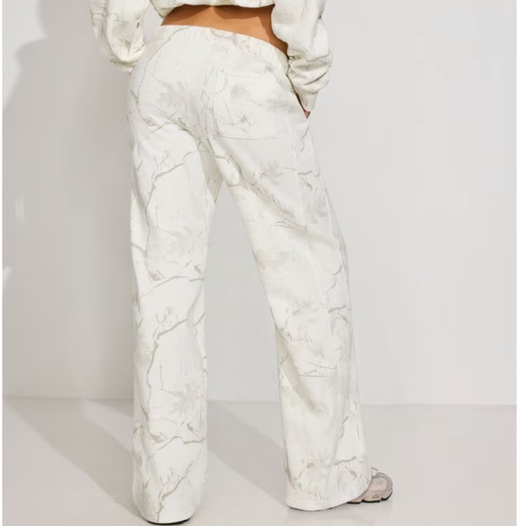 NWT Garage UltraFleece Straight Leg Sweatpants Winter Camo White - Picture 2 of 5